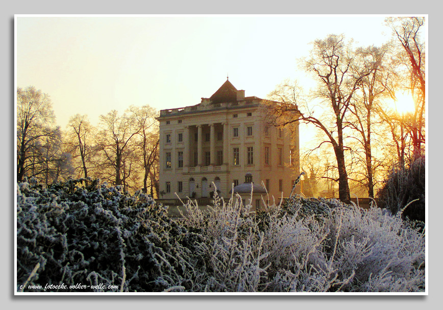 Winteransicht Schloss Monaise