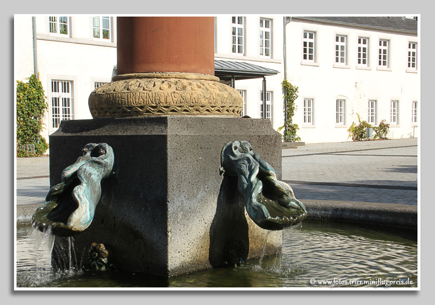 Trier-Der Brunnen im Klosterhof - St. Matthias