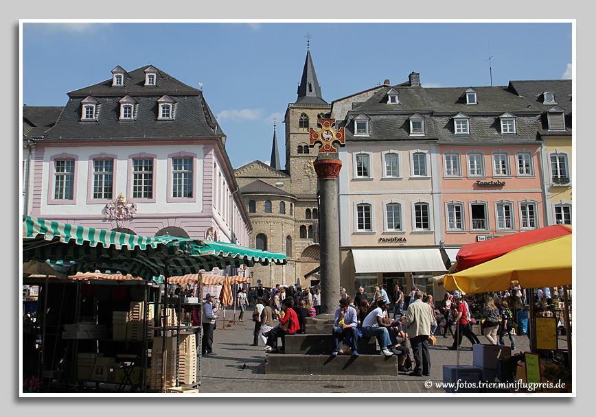 Trier - Hauptmarkt mit dem Marktkreuz